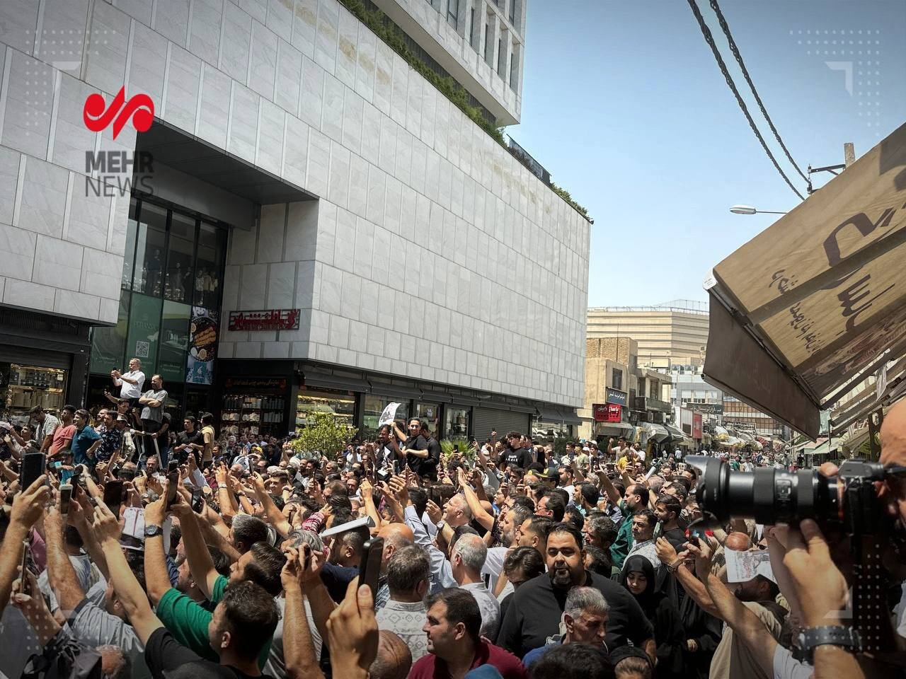 مسعود پزشکیان بازار تهران را بهم ریخت /با زندگی در یک قفس نمیتوان مشکلات را حل کرد +تصاویر