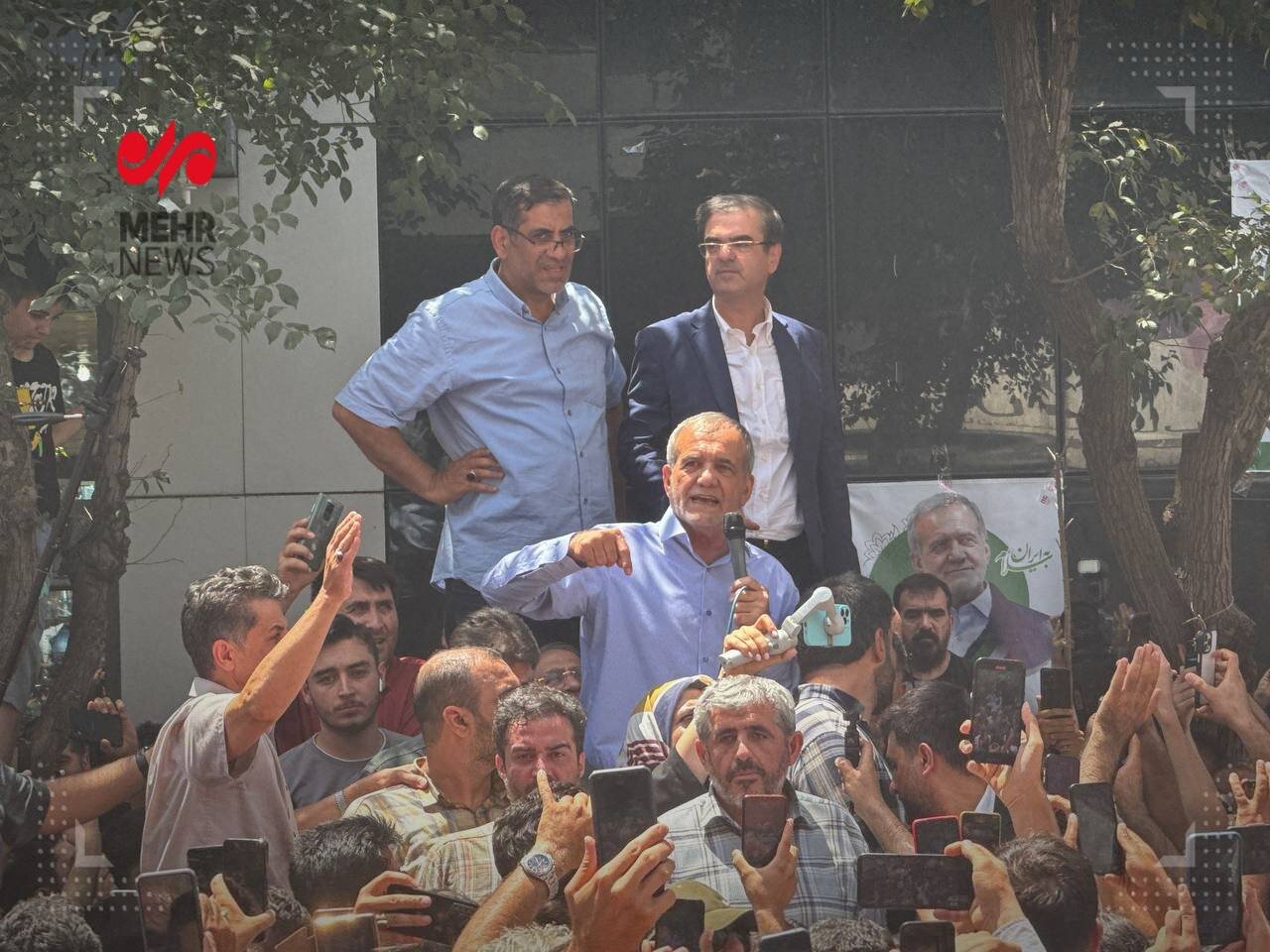 مسعود پزشکیان بازار تهران را بهم ریخت /با زندگی در یک قفس نمیتوان مشکلات را حل کرد +تصاویر