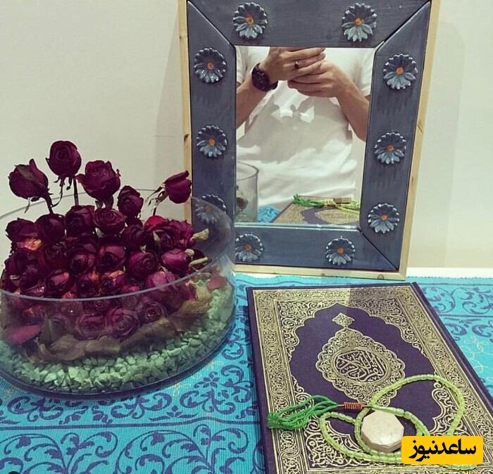عکس | نگاهی به چیدمان طاقچه خانه سید احمد خمینی با آینه سنتی، قرآن و گل‌های رز