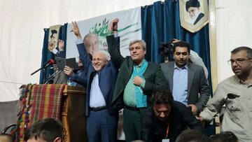 ظریف: موافقان تحریم را روز شنبه باید به خانه بفرستیم / ما نمی خواهیم ایران را پاره پاره کنیم