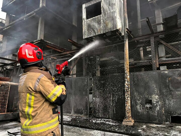 ببینید | اولین تصاویر از آتش‌سوزی شدید در برج دیپلمات کیش