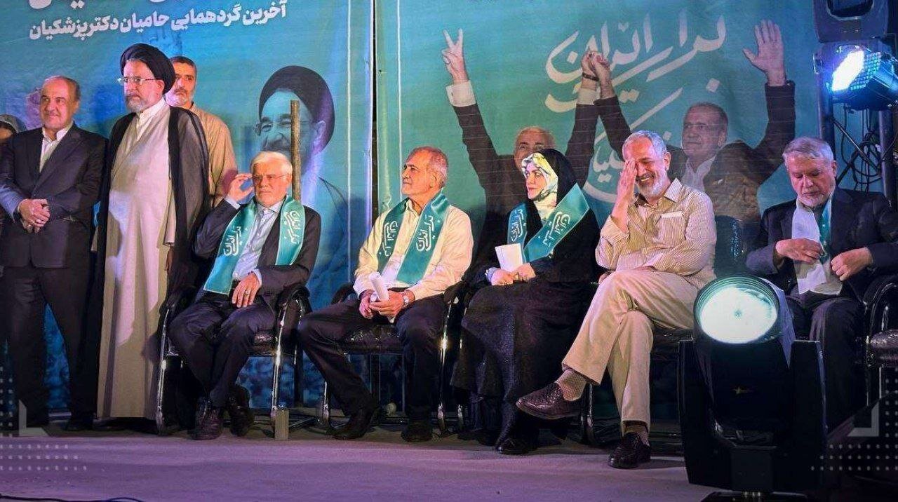 تصاویر | حضور شانهبهشانه دختر پزشکیان در کنار پدرش در گردهمایی سیاسی و انتخاباتی