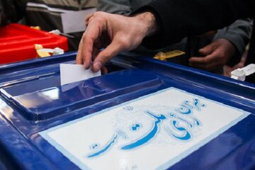چه کسی اولین رای مرحله دوم انتخابات را به صندوق انداخت؟+ تصویر