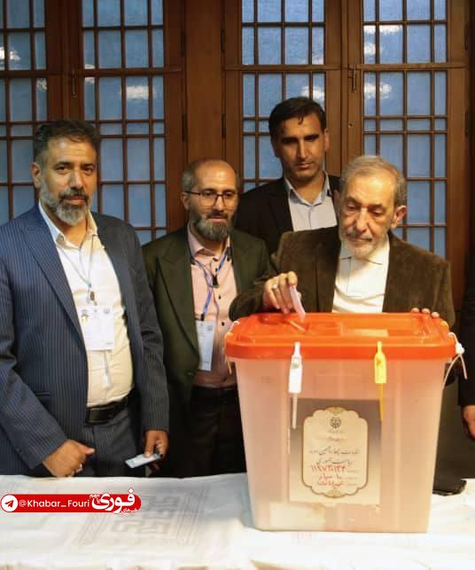 علی اکبر ولایتی و آیت الله امام جمارانی رأی خود را به صندوق انداختند +تصاویر