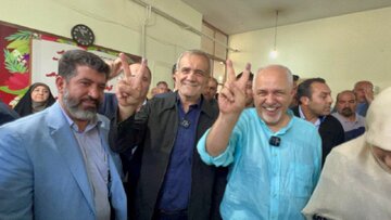 هیچ عکسی از رأی دادن پزشکیان و ظریف به ثبت نرسید / عکاسان عصبانی شدند / علت چه بود؟