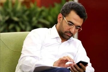 آذری جهرمی: پاشیم بریم سوت پایان بازی رو بزنیم