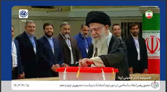 رهبر انقلاب رأی خود را به صندوق انداختند +عکس