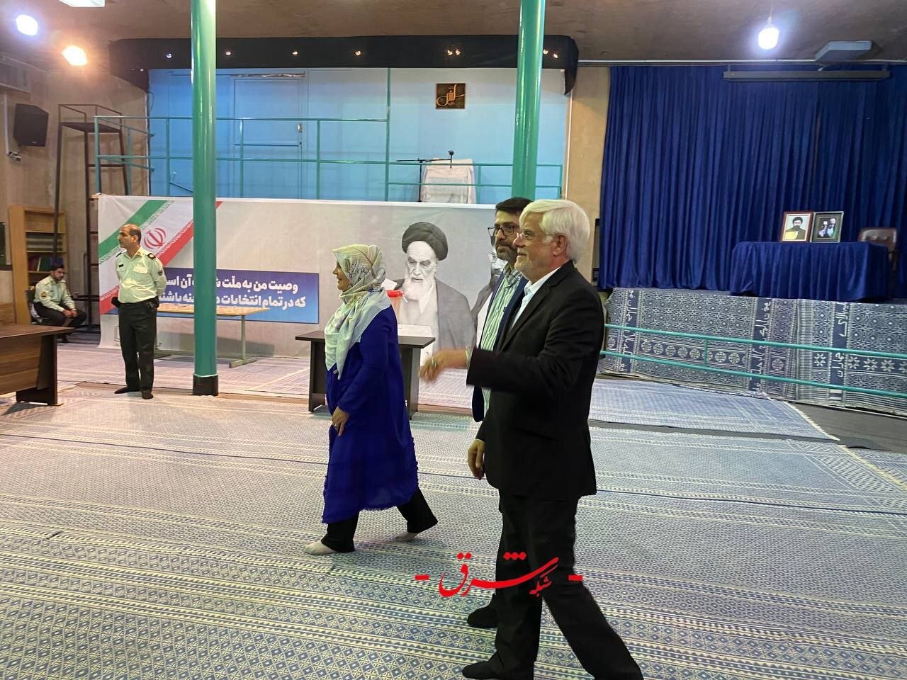 عکسی از عارف و همسرش در پای صندوق رأی /ناطق نوری رأی خود را به صندوق انداخت