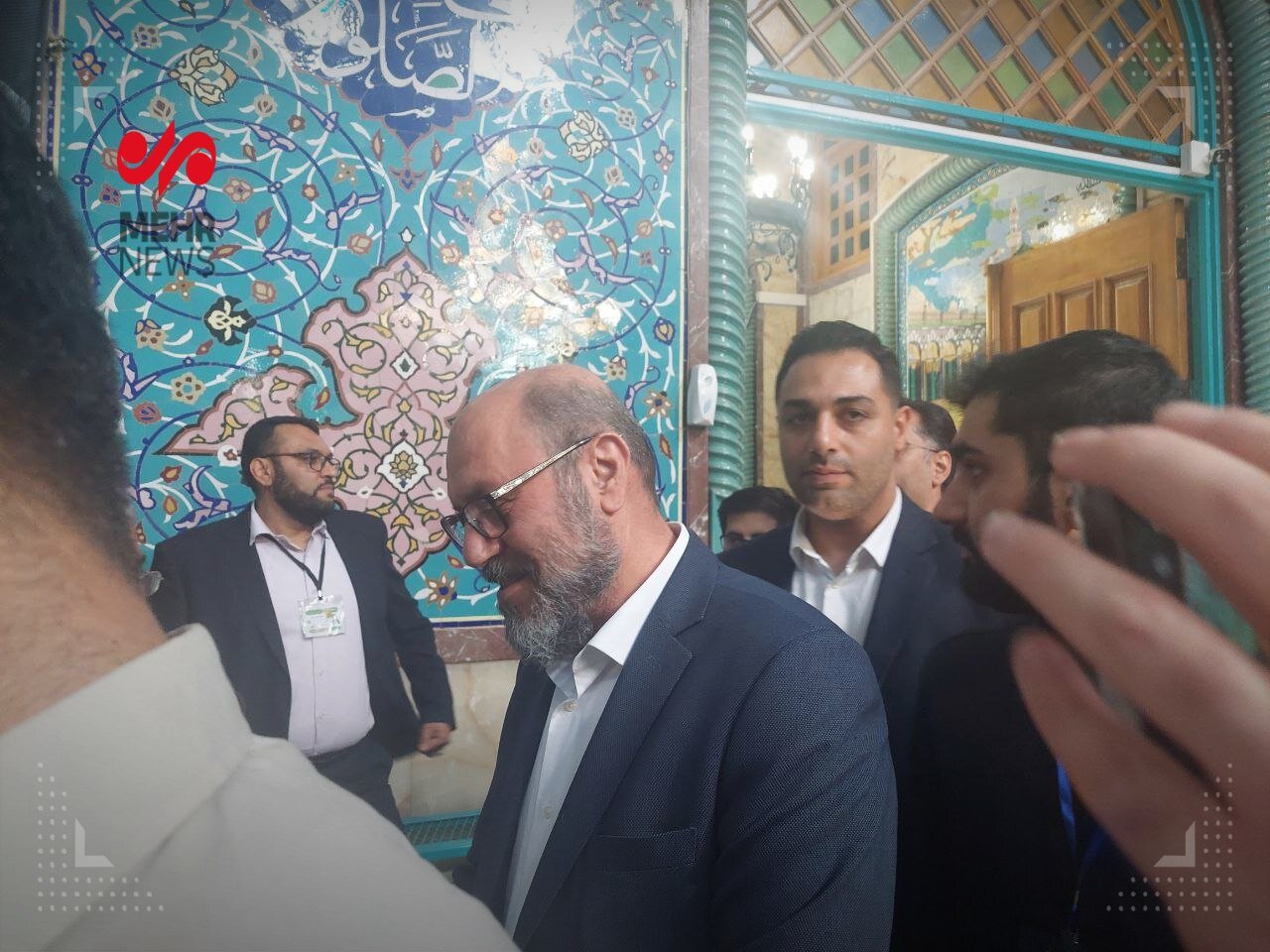 اولین عکس از قالیباف پس از شکست در انتخابات /واعظی با همسرش به جماران رفت /حسین دهقان در حسینیه ارشاد رأی داد /آملی لاریجانی هم آمد+عکس