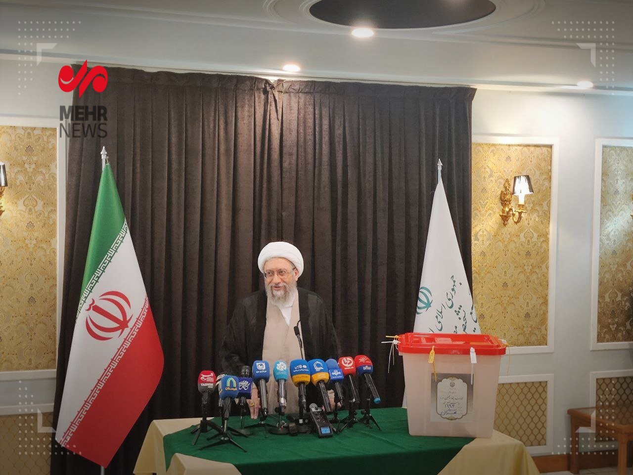 اولین عکس از قالیباف پس از شکست در انتخابات /واعظی با همسرش به جماران رفت /حسین دهقان در حسینیه ارشاد رأی داد /آملی لاریجانی هم آمد+عکس