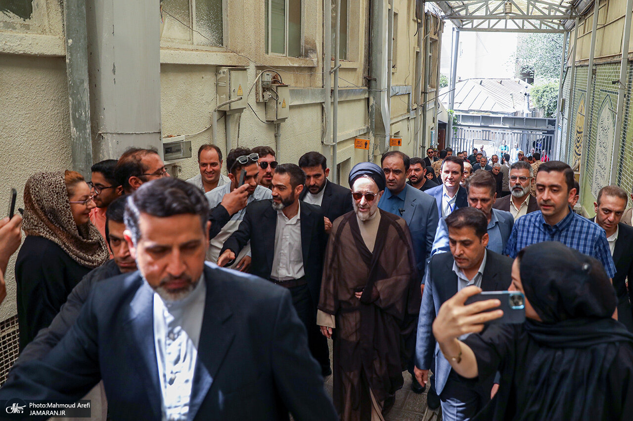 خاتمی، جماران را بهم ریخت / همه رأی دهندگان دوربین بدست شدند + تصاویر 4