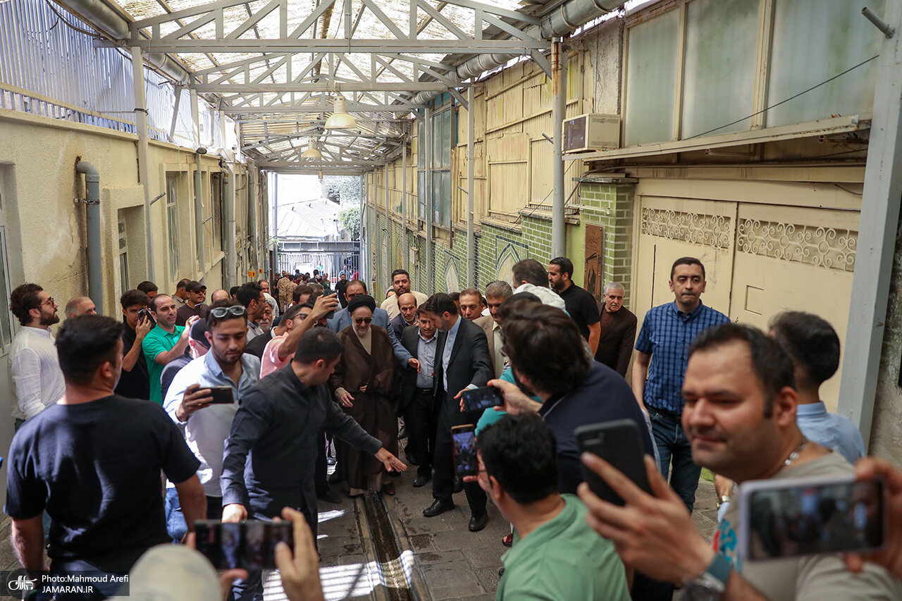 خاتمی، جماران را بهم ریخت / همه رأی دهندگان دوربین بدست شدند + تصاویر 3