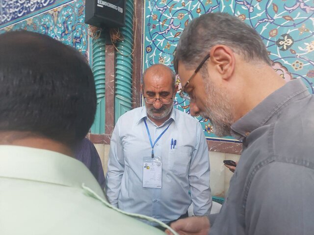 سیدحسن خمینی: امروز را تبدیل به جشن ملی کنیم/  آخوندی: فرصت را از دست ندهید/ هادی خامنهای: رئیس جمهور همه کاره است