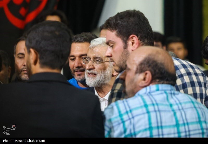 عکسی عجیب از سعید جلیلی بر روی ماشین /منصوری برگه رأی خود را جلوی دوربین عکاسان گرفت