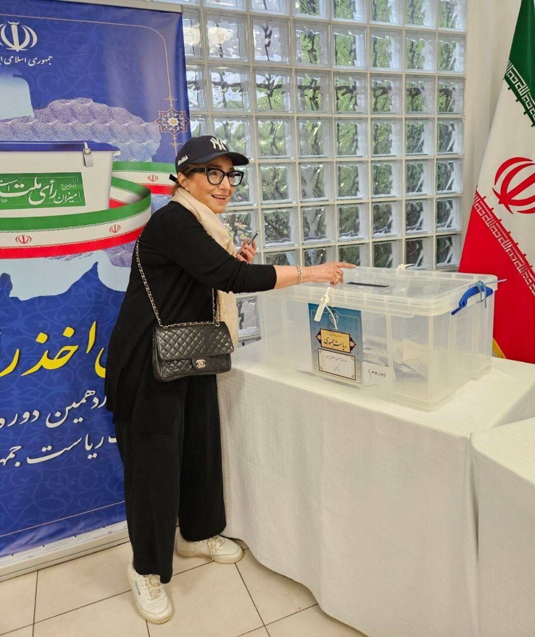 عکس جدید از الهه هیکس پای صندوق رأی بروکسل /زیدآبادی در کدام حوزه انتخابیه رأی داد؟ /بهادری جهرمی: استعفا نداده ام