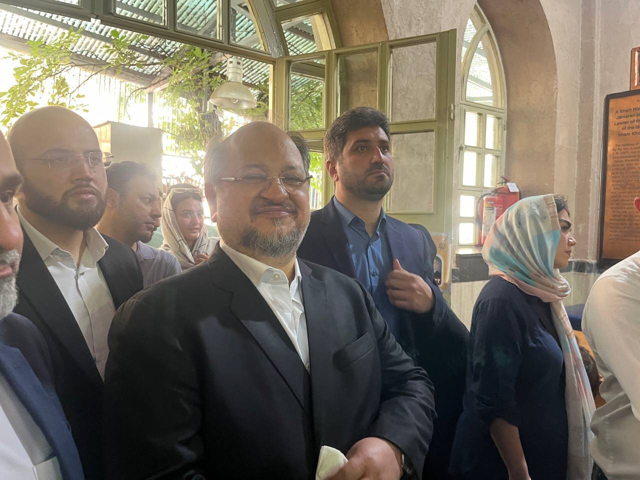 محمد شریعتمداری در حسینیه جماران رأی داد/ شهیندخت ملاوردی هم آمد/ علی اکبر صالحی پای صندوق رفت +تصاویر