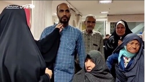 حضور کودکان پای صندوق های رأی/ رای دادن دخترخاله های ۱۰۰ ساله/ رای دهنده ای در بیرمنگام با لباس منقش به تصویر سردار سلیمانی/حواشی انتخابات ۱۵تیر