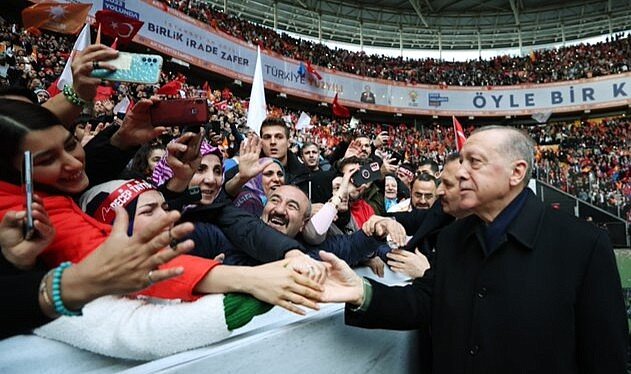 ببینید | شادی اردوغان و همسرش روی سکوها پس از گل تیم ملی ترکیه به هلند