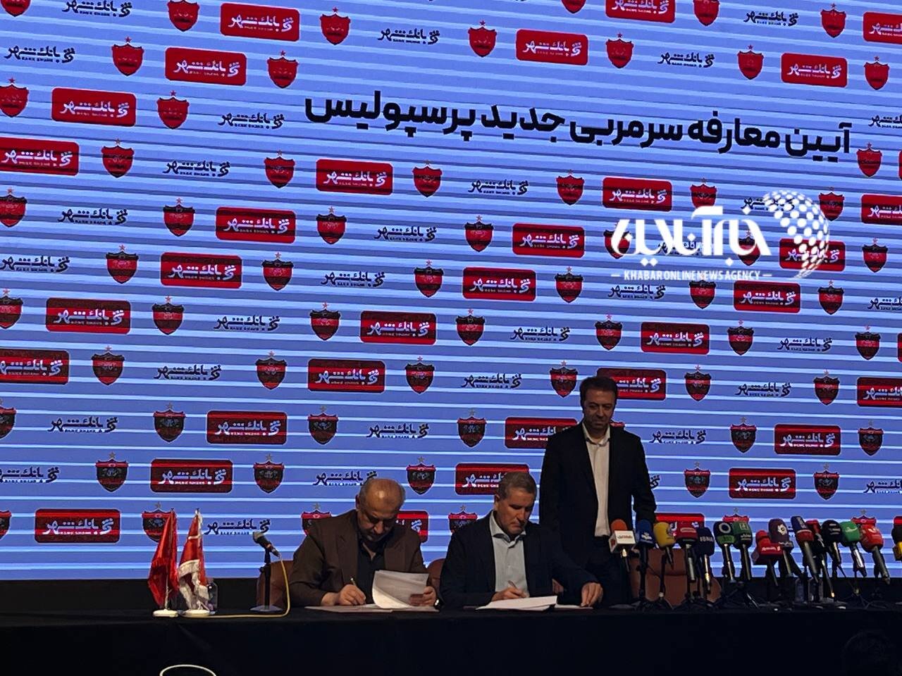 عکس| قرارداد سرمربی پرسپولیس امضا شد