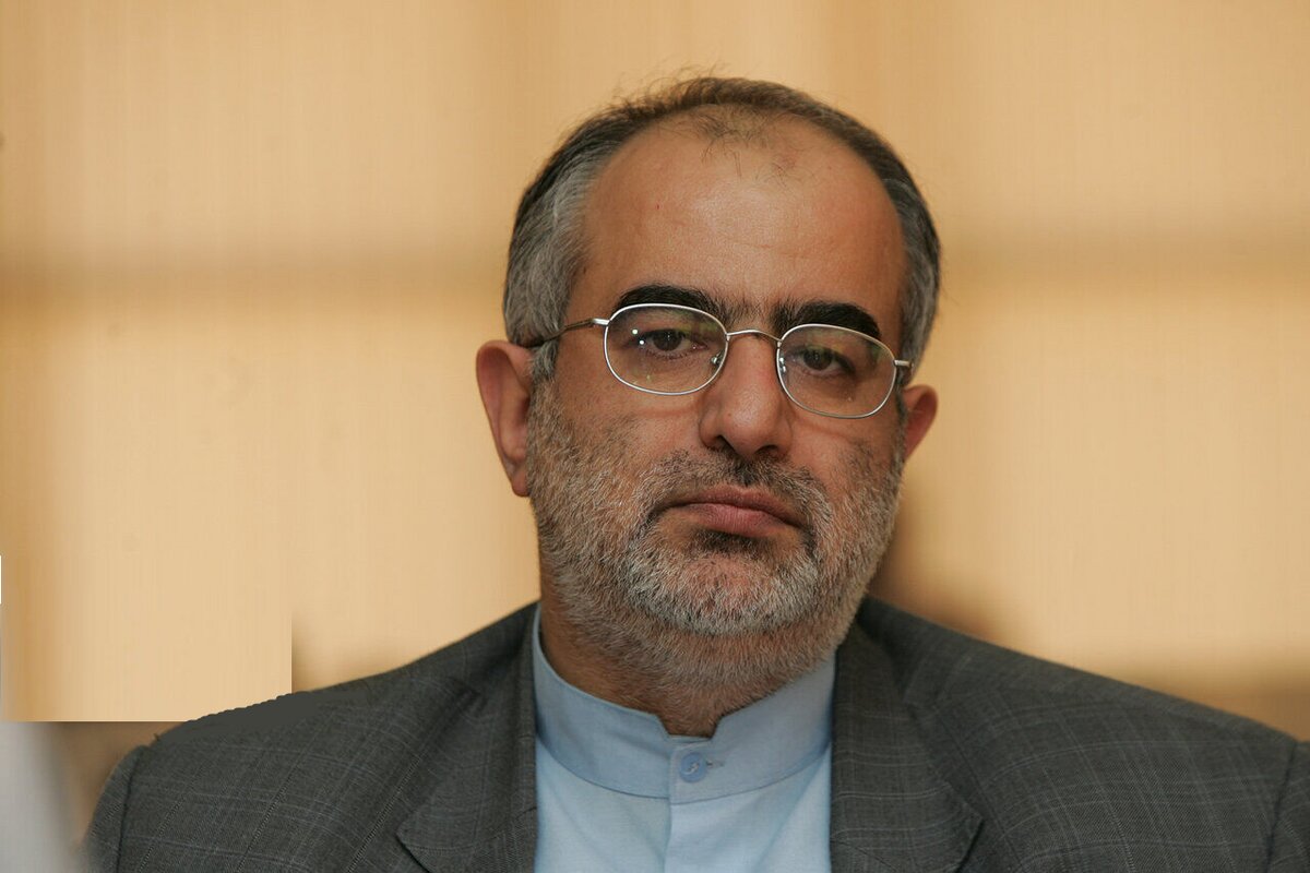 واکنش حسام الدین آشنا به گزارش ظریف درباره روند انتخاب کابینه