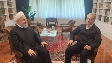 پزشکیان و روحانی رکورد زدند / احمدی نژاد به در بسته خورد / کدام روسای جمهور سابقه پارلمانی داشتند؟ + جدول