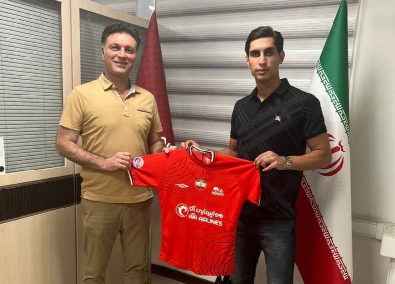 عکس | ستاره تراکتور 3 ساله تمدید کرد