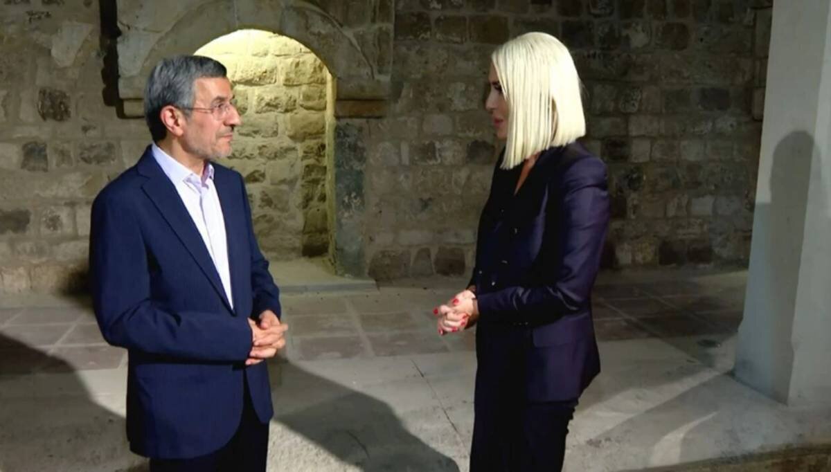 عکس |  اولین تصویر از مصاحبه محمود احمدی‌نژاد با شبکه تلویزیونی ترکیه