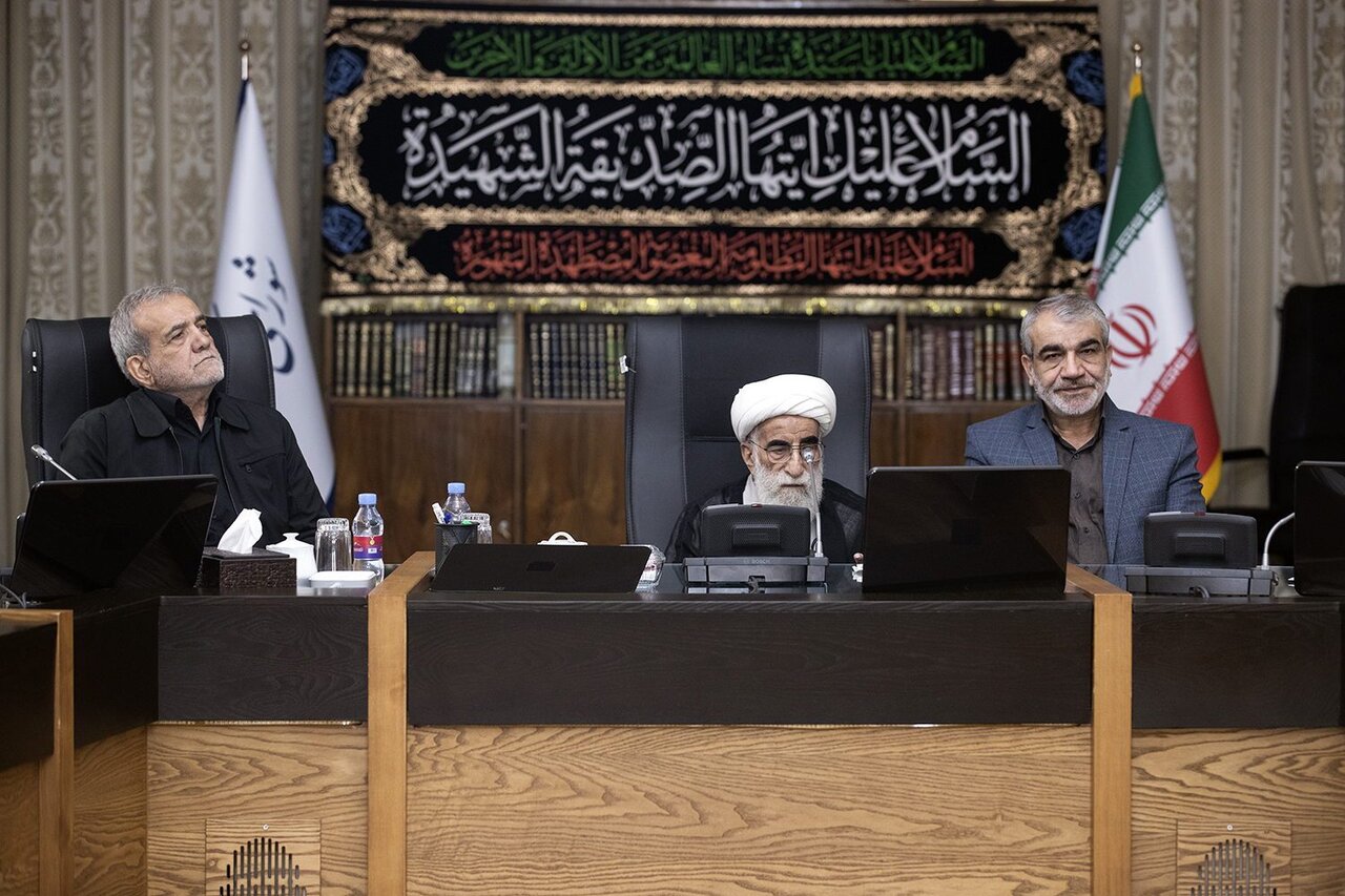 تصاویری از حضور پزشکیان در شورای نگهبان و احوالپرسی با جنتی 4