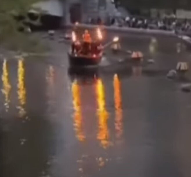 زنی به درون رودخانه پرید تا خرگوشی را نجات دهد/ عکس 2 زنی به درون رودخانه پرید تا خرگوشی را نجات دهد/ عکس