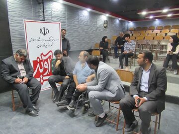 دیدار مشاور وزیر فرهنگ با هنرمند توانخواه فارسانی دیدار مشاور وزیر فرهنگ با هنرمند توانخواه فارسانی