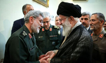 عکس | تصویری از حضور سردار قاآنی در کنار رهبر انقلاب در مراسم عزاداری شب تاسوعای حسینی (ع) در حسینه امام خمینی (ره)