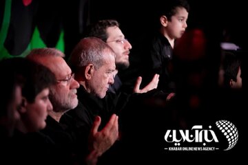 حضور مسعود پزشکیان و علی لاریجانی در شب تاسوعا در هیئت ریحانه النبی
