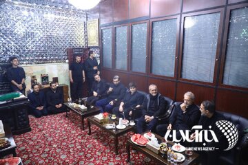 حضور مسعود پزشکیان و علی لاریجانی در شب تاسوعا در هیئت ریحانه النبی