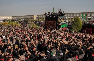 علم عزای حسینی بر دوش نصف جهان/«روضه های خانگی» به قدمت بیش از یک قرن تا «نخل گردانی» ۹۰۰ ساله