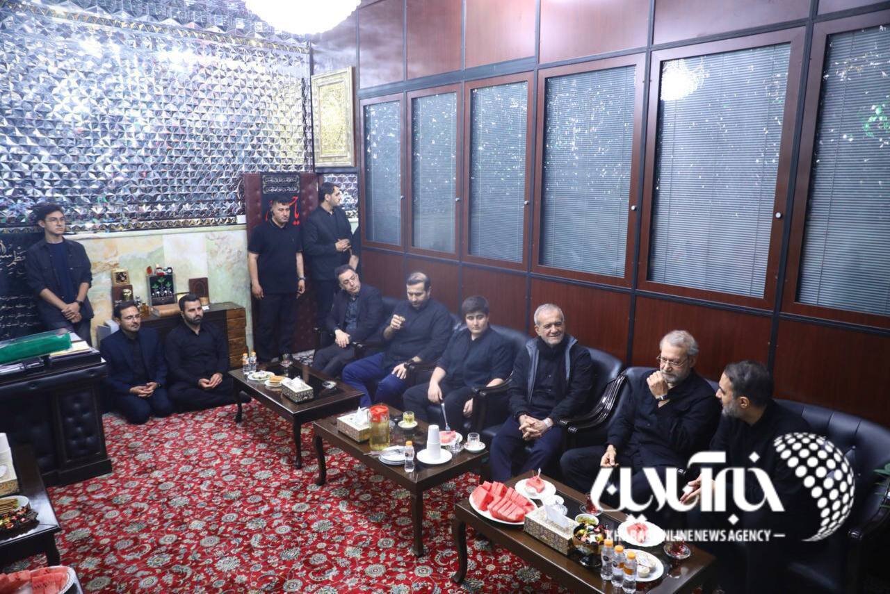 تصاویر | قابهایی جالب توجه از حضور پزشکیان و لاریجانی در هیئت ریحانه النبی در امامزاده صالح تجریش
