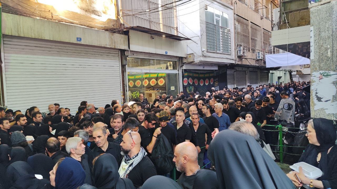 بازاریهای تهران اینطوری در تاسوعای حسینی عزاداری گرفتند/ عکس