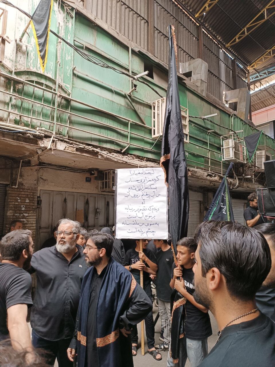 بازاریهای تهران اینطوری در تاسوعای حسینی عزاداری گرفتند/ عکس