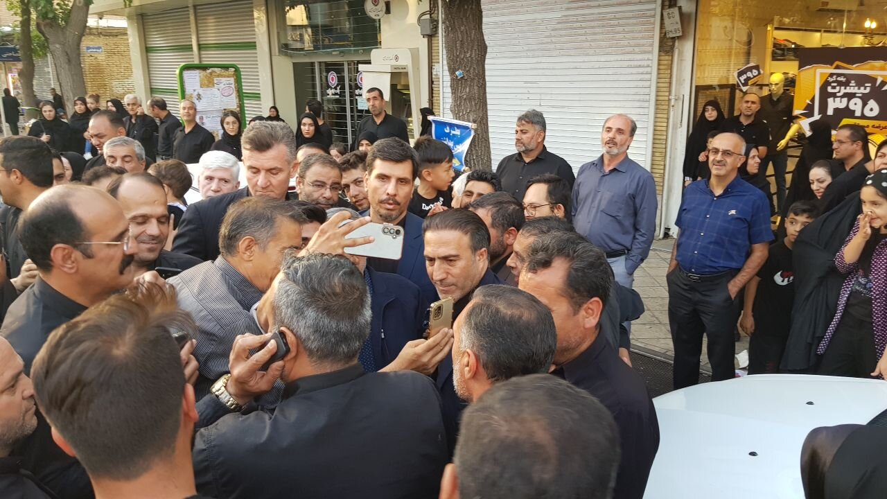 احمدینژاد به زنجان رفت+تصاویر