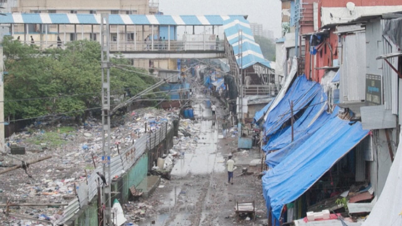 ببینید | جاری شدن سیل در بزرگراه بمبئی