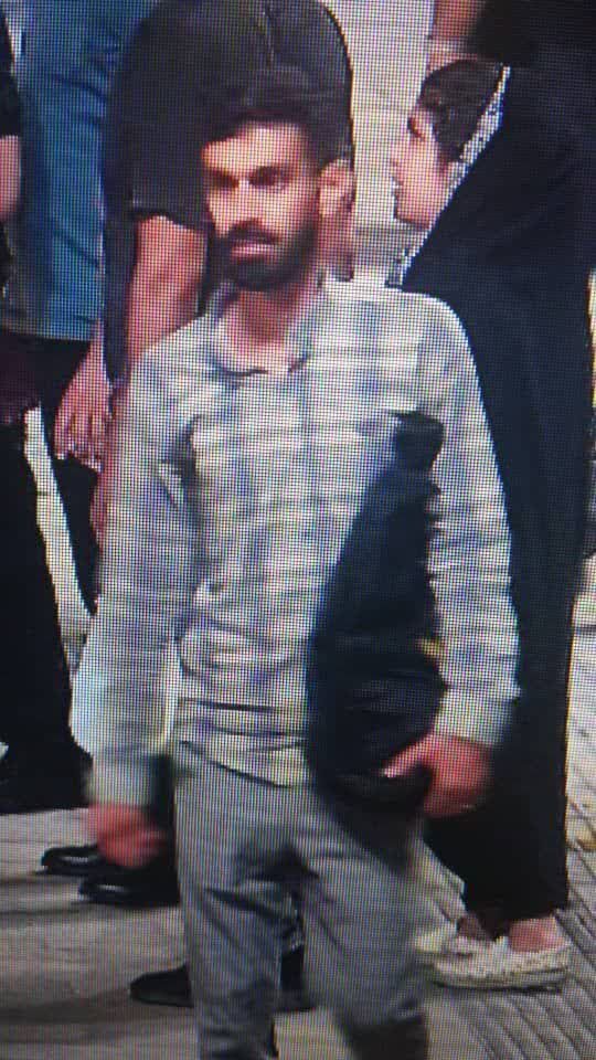 عکس مردی که در شاهچراغ بخاطر او تیر هوایی شلیک شد