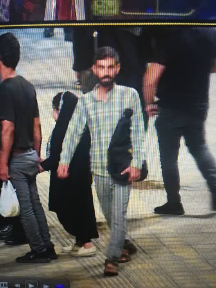 عکس مردی که در شاهچراغ بخاطر او تیر هوایی شلیک شد