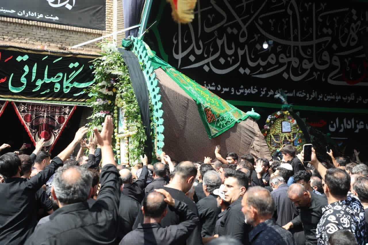 "نخلگردانی" تکیه جهادیه سمنان در روز تاسوعا