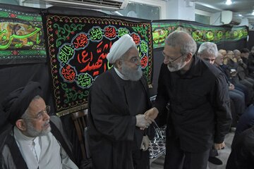 تصاویری از سینه زنی علی لاریجانی و حسن روحانی /بهزاد نبوی هم بود