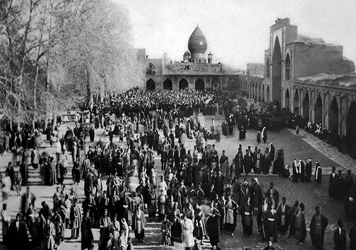 عکسی بسیار قدیمی از حرم مطهر شاه‌چراغ در دوران قاجار