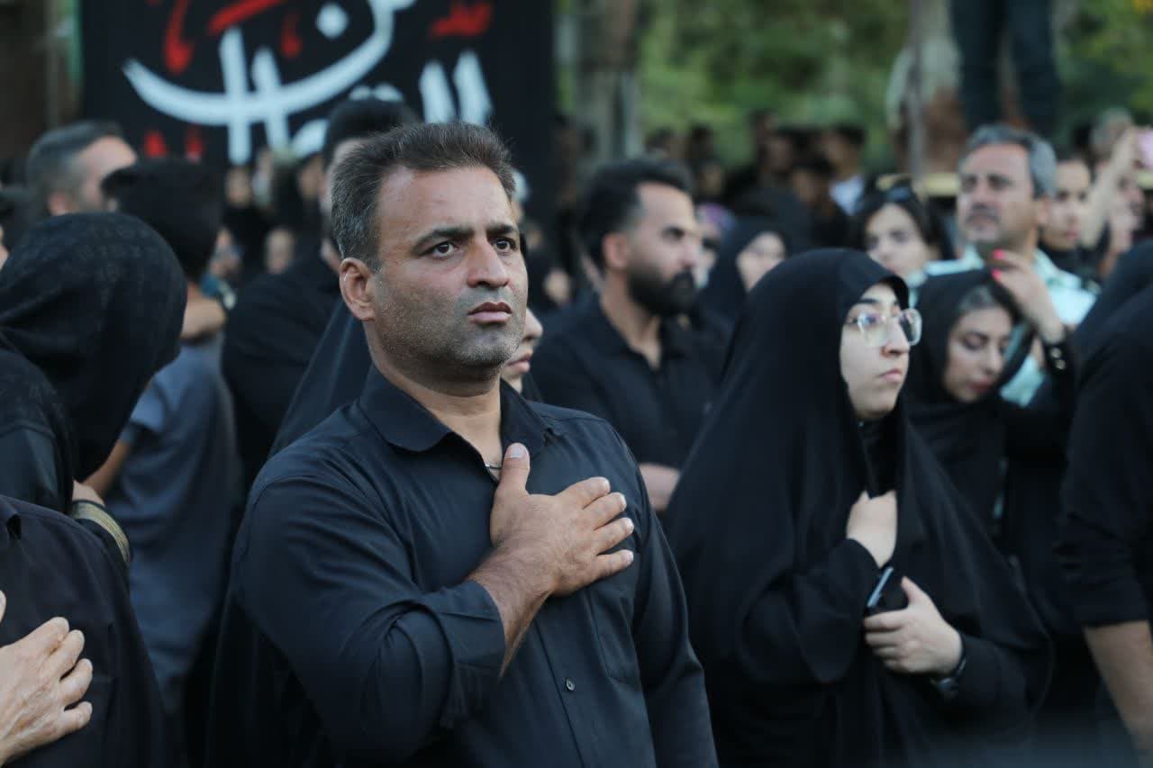 آیین نخلگردانی عزاداران شاهرودی در یازدهمین روز ماه محرم