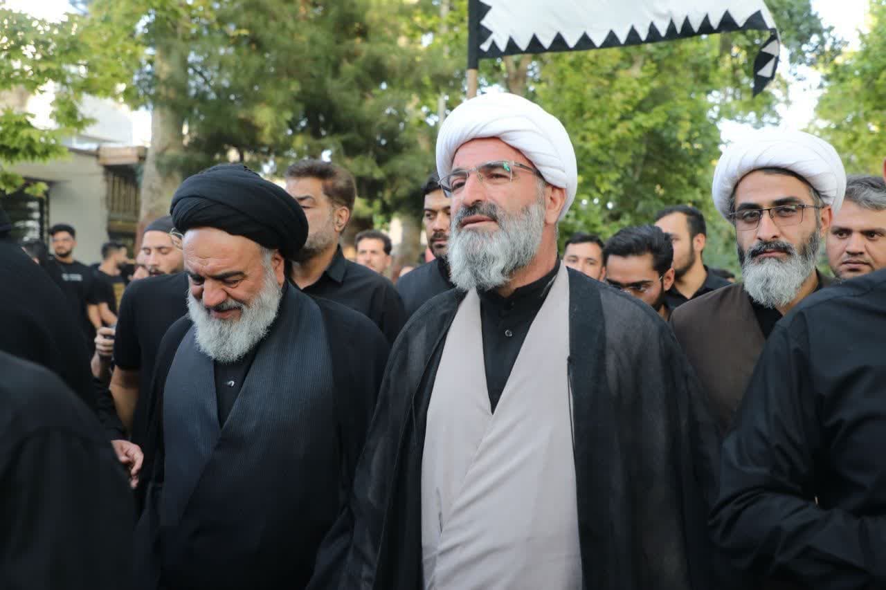 آیین نخلگردانی عزاداران شاهرودی در یازدهمین روز ماه محرم