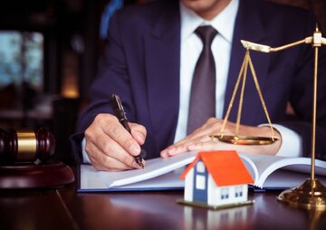چرا بدون داشتن وکیل ملکی نباید هیچ اقدامی انجام دهید؟ نکاتی طلایی که باید بدانید