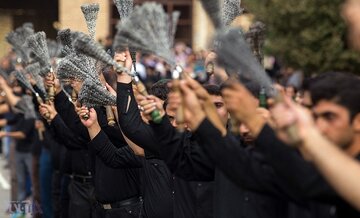 عکس | تصویر خبرگزاری فارس از زنجیرزنی یک دختر در ایلام