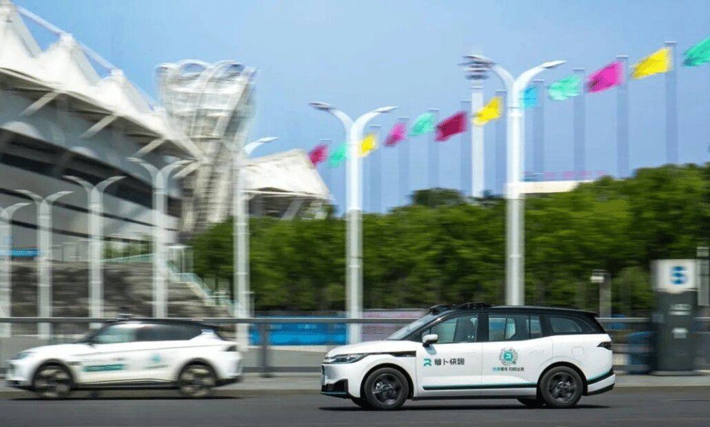 خودروساز لاکچری چین، مینیبوس خودران ساخت!/ عکس