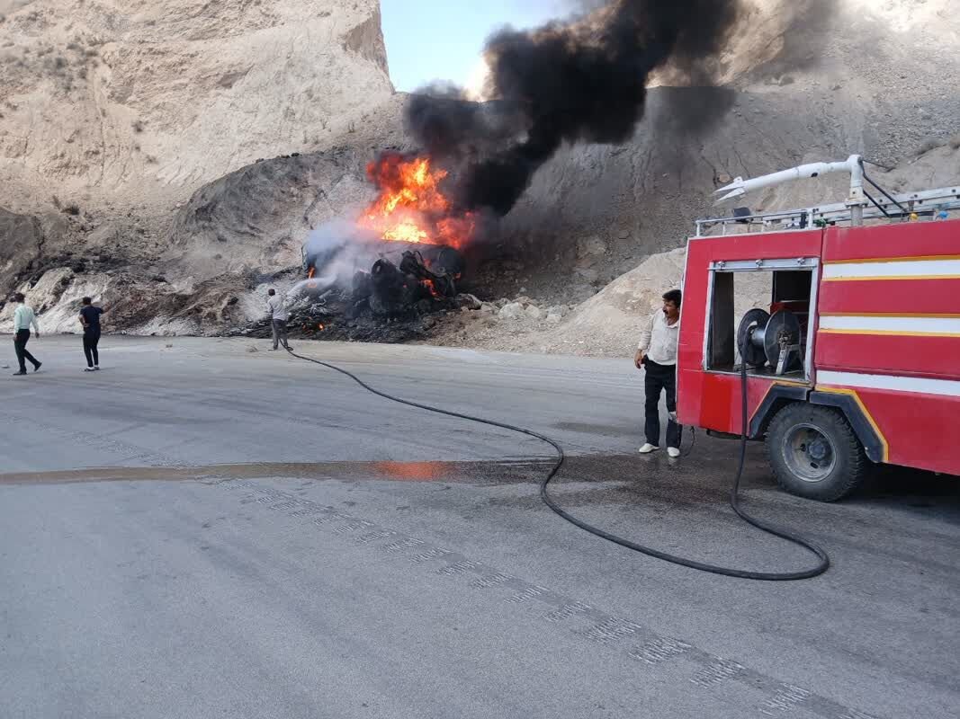 واژگونی کامیون حمل بنزین درشهرستان کیار  یک مجروح داشت